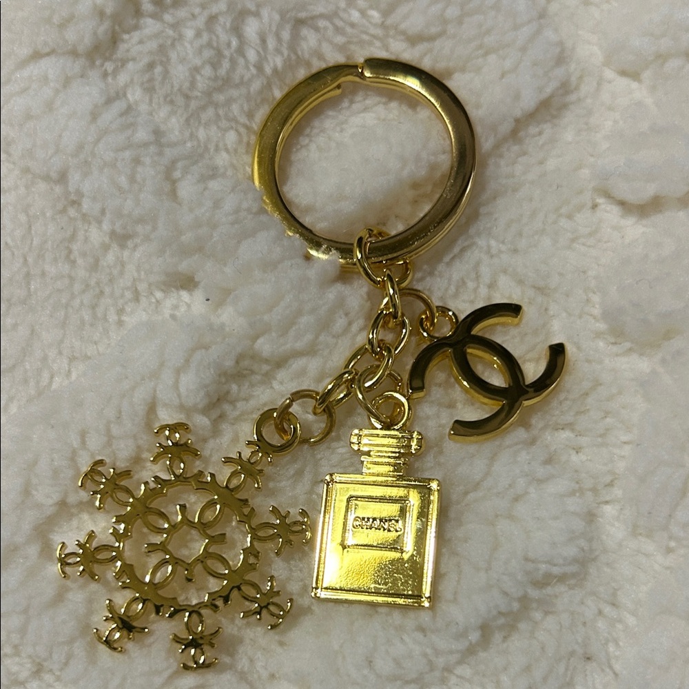 CHANEL Fashion Gold Key/ Charm Accessory - Picture 3 of 3